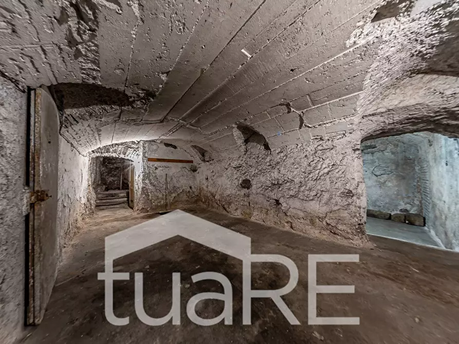 Immagine 22 di Magazzino in vendita  in Via D'aracoeli a Roma