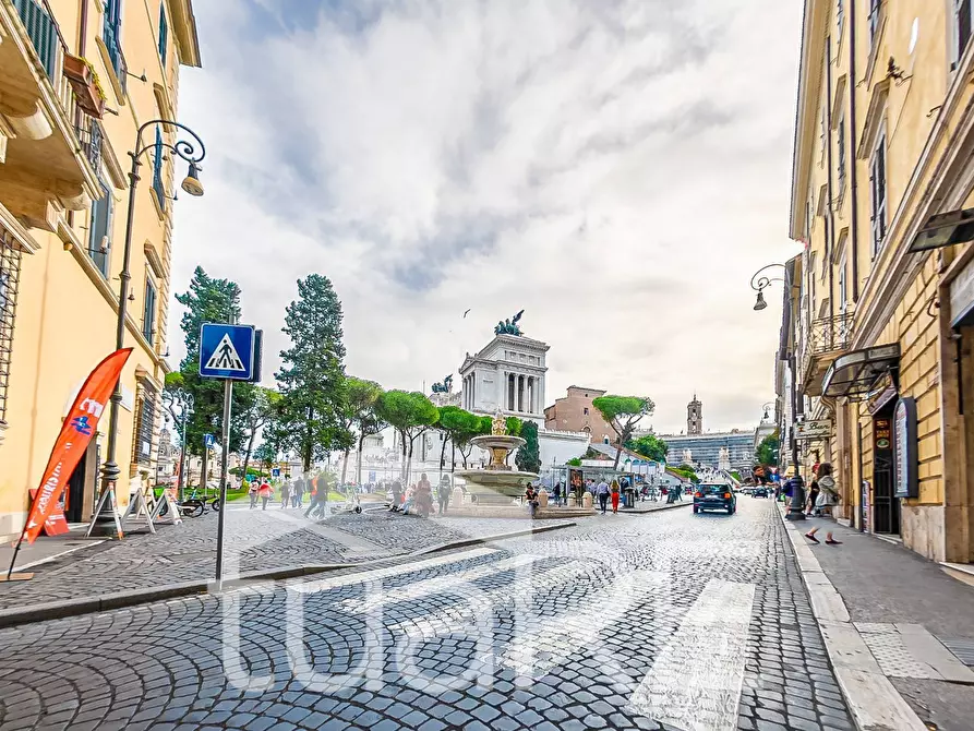 Immagine 25 di Magazzino in vendita  in Via D'aracoeli a Roma