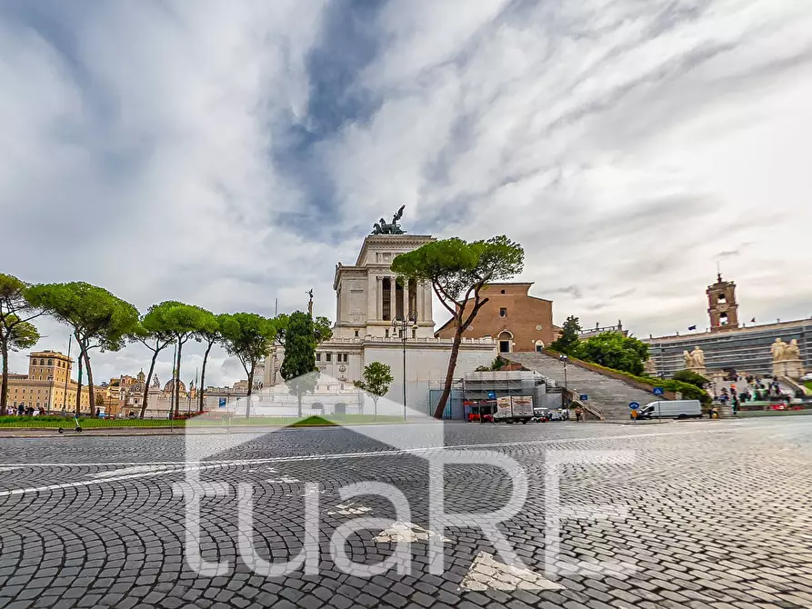 Immagine 26 di Magazzino in vendita  in Via D'aracoeli a Roma