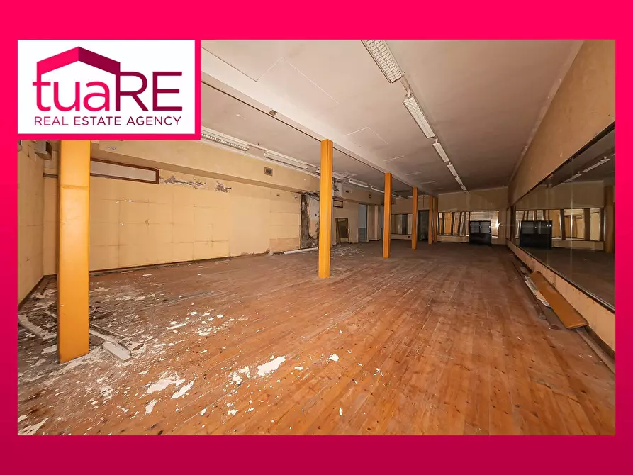 Immagine 1 di Negozio in vendita  in Via Paolo Emilio a Roma