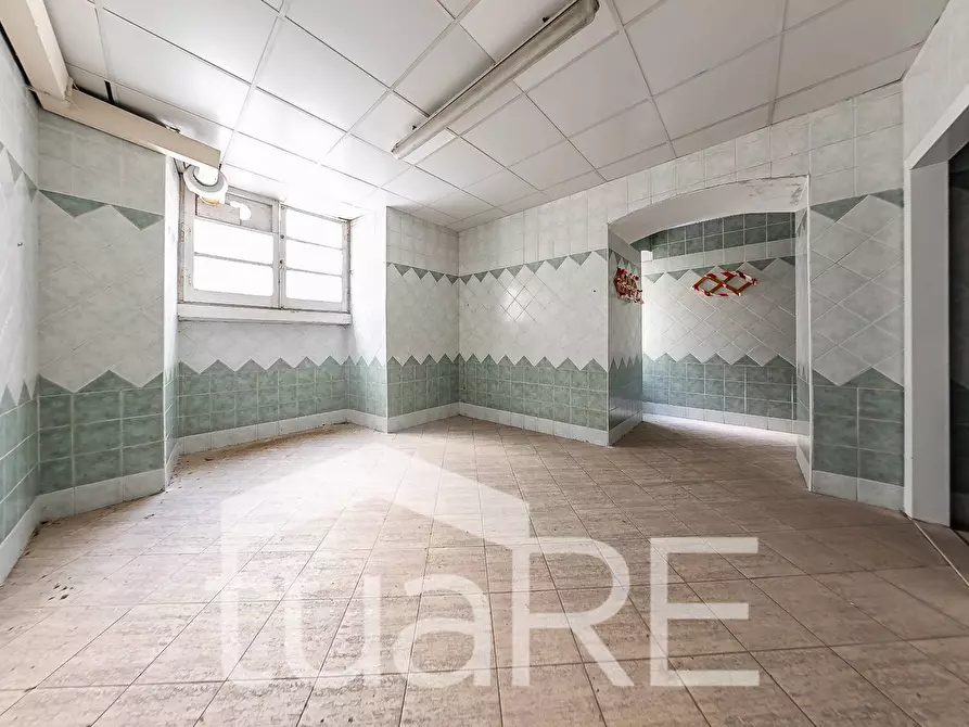 Immagine 3 di Negozio in vendita  in Via Paolo Emilio a Roma