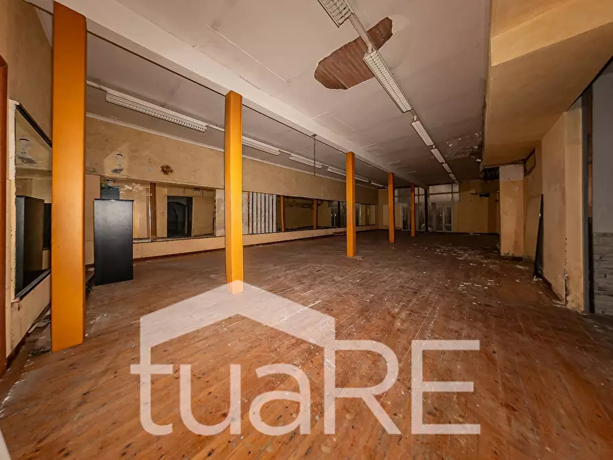 Immagine 8 di Negozio in vendita  in Via Paolo Emilio a Roma