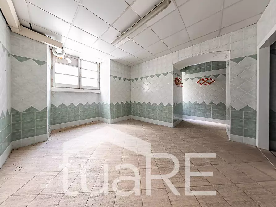 Immagine 11 di Negozio in vendita  in Via Paolo Emilio a Roma