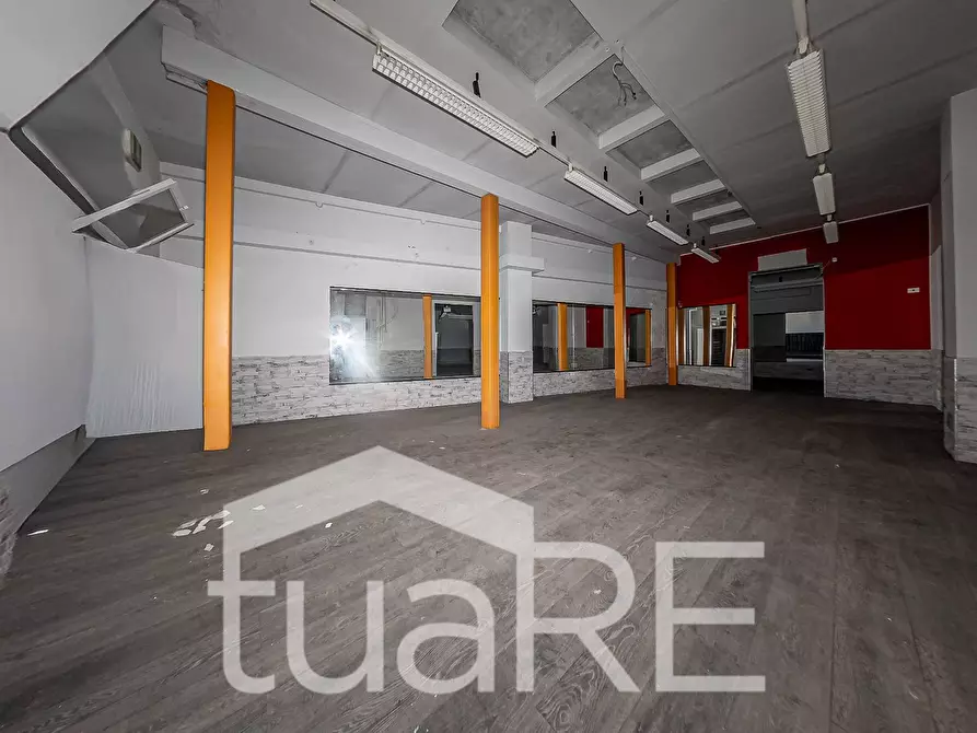 Immagine 12 di Negozio in vendita  in Via Paolo Emilio a Roma