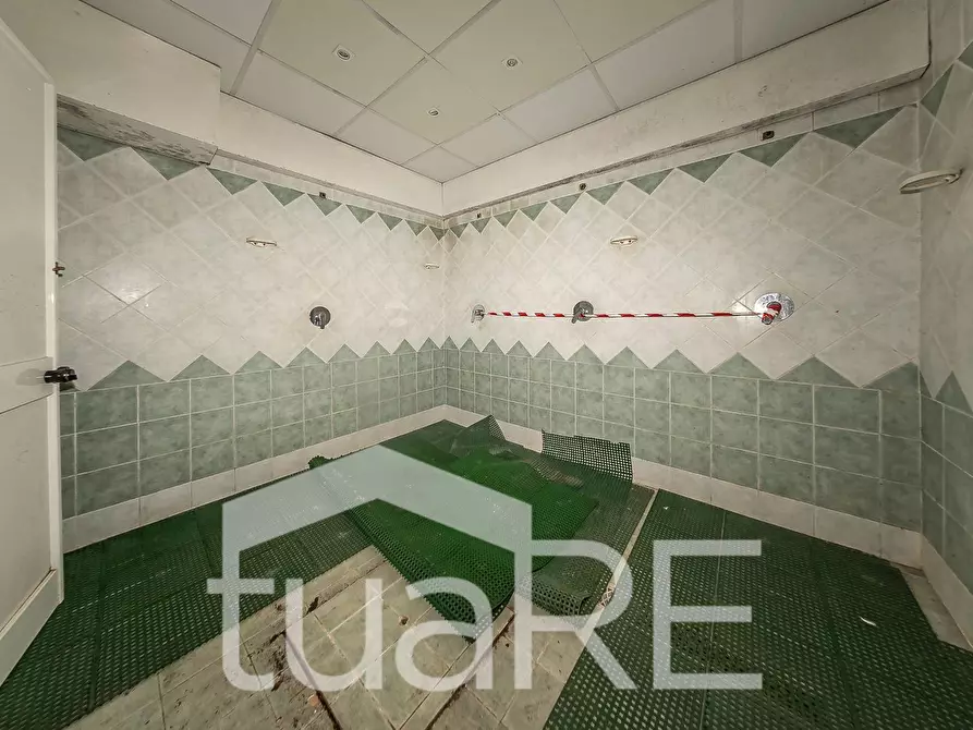 Immagine 20 di Negozio in vendita  in Via Paolo Emilio a Roma