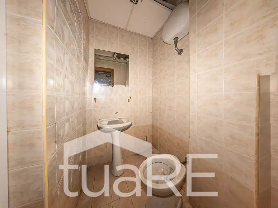 Immagine 22 di Negozio in vendita  in Via Paolo Emilio a Roma