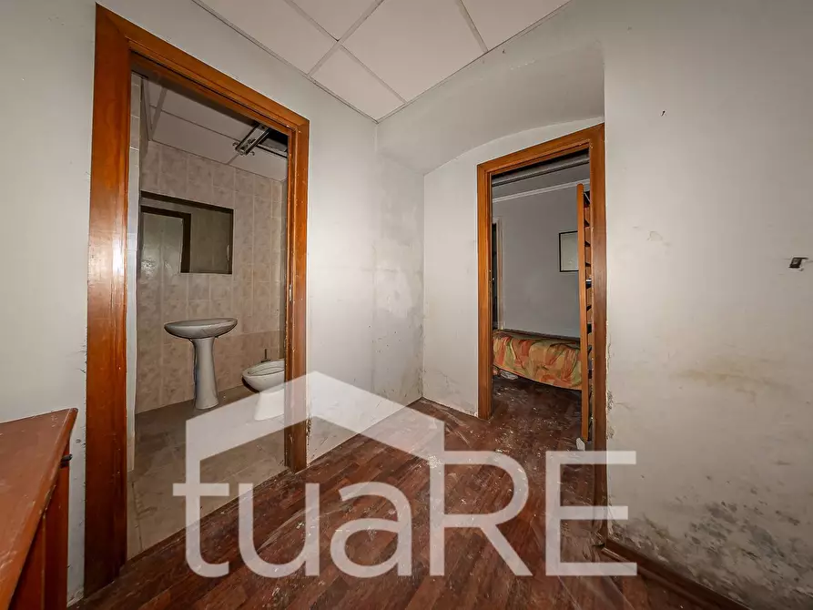 Immagine 24 di Negozio in vendita  in Via Paolo Emilio a Roma