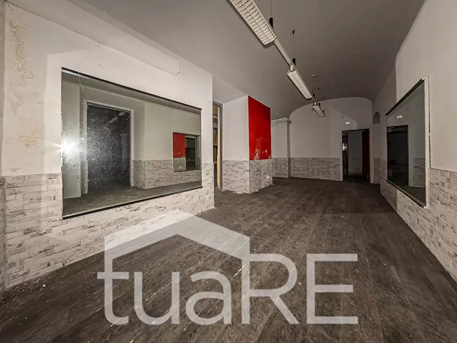 Immagine 25 di Negozio in vendita  in Via Paolo Emilio a Roma