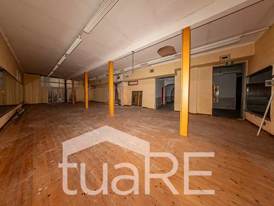 Immagine 27 di Negozio in vendita  in Via Paolo Emilio a Roma