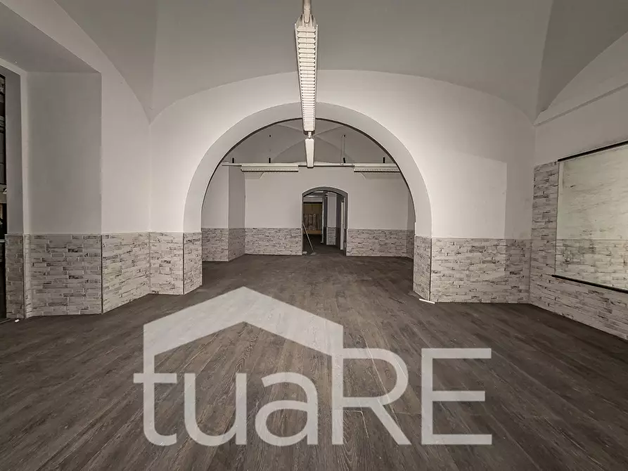 Immagine 32 di Negozio in vendita  in Via Paolo Emilio a Roma