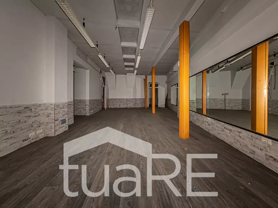 Immagine 33 di Negozio in vendita  in Via Paolo Emilio a Roma