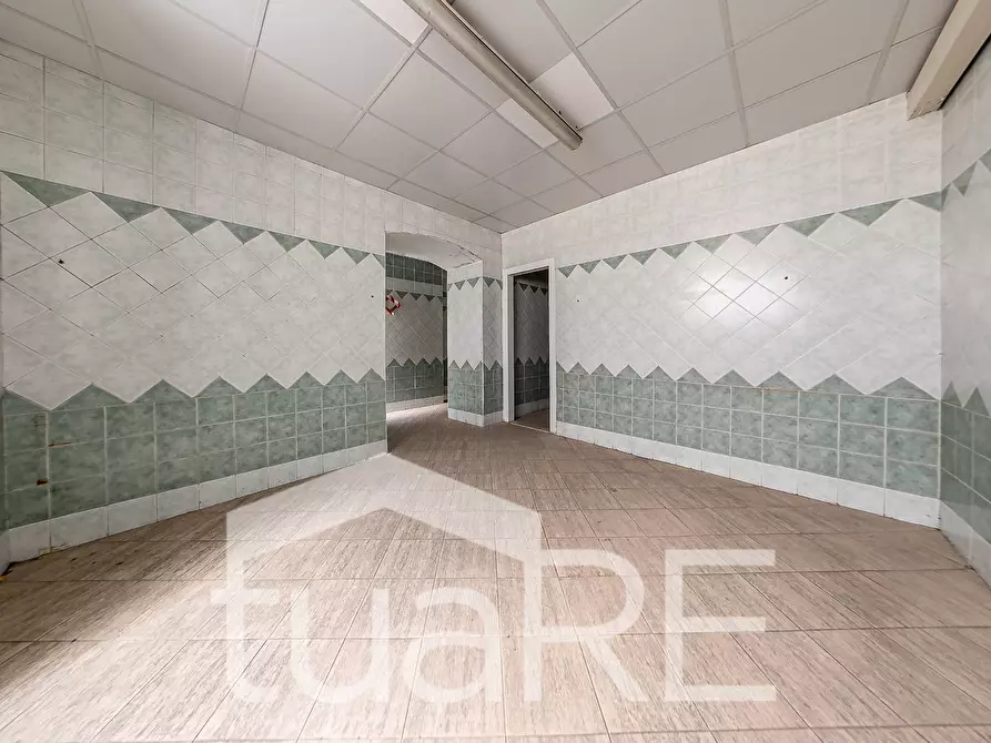 Immagine 37 di Negozio in vendita  in Via Paolo Emilio a Roma