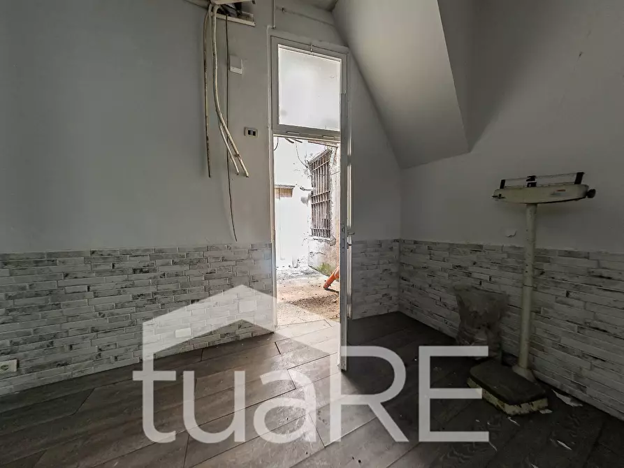 Immagine 38 di Negozio in vendita  in Via Paolo Emilio a Roma