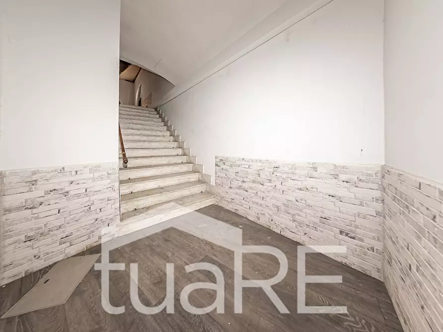 Immagine 39 di Negozio in vendita  in Via Paolo Emilio a Roma