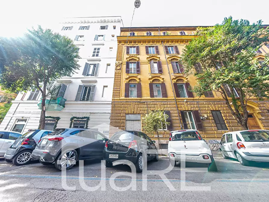 Immagine 41 di Negozio in vendita  in Via Paolo Emilio a Roma