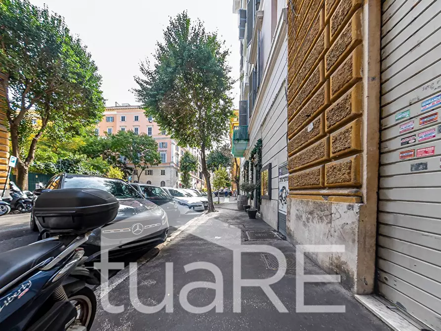 Immagine 44 di Negozio in vendita  in Via Paolo Emilio a Roma