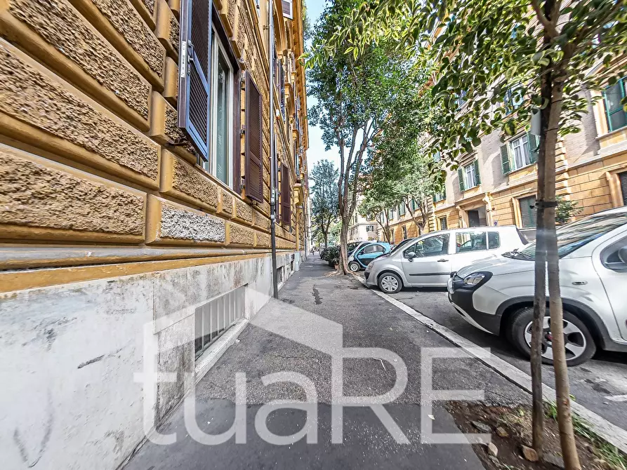 Immagine 45 di Negozio in vendita  in Via Paolo Emilio a Roma