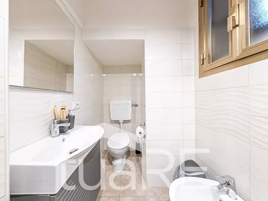 Immagine 8 di Appartamento in vendita  in Piazza Di San Cosimato a Roma