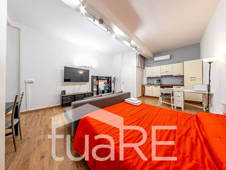 Immagine 11 di Appartamento in vendita  in Piazza Di San Cosimato a Roma