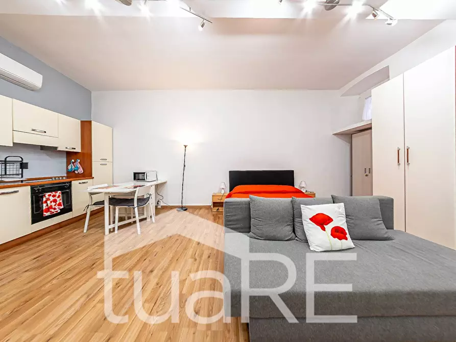 Immagine 14 di Appartamento in vendita  in Piazza Di San Cosimato a Roma