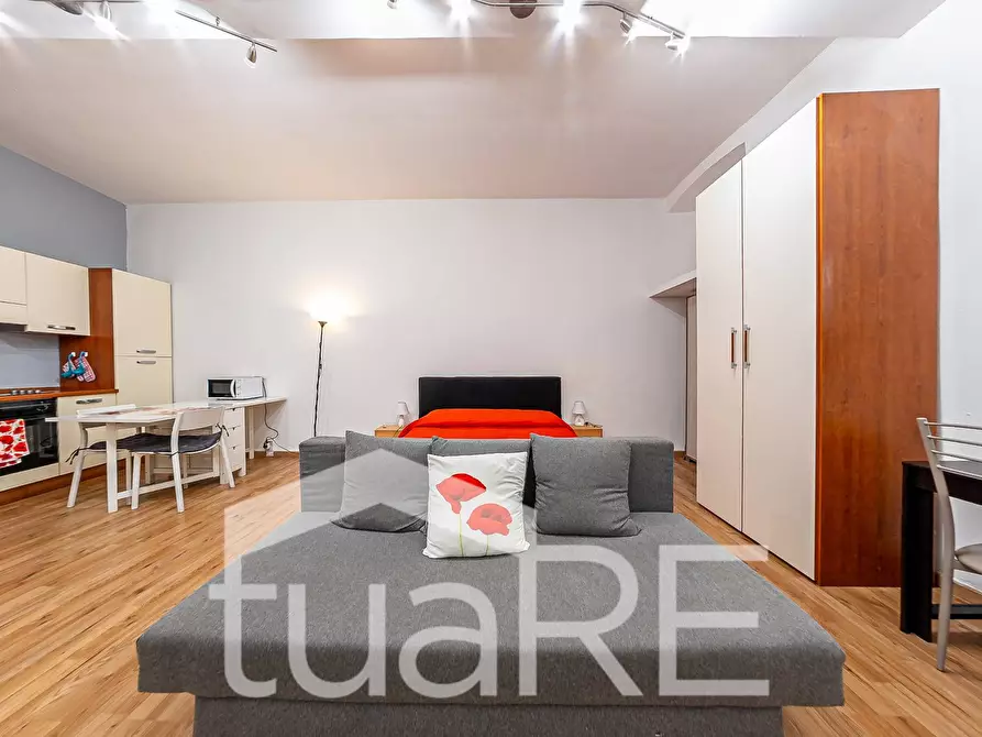 Immagine 15 di Appartamento in vendita  in Piazza Di San Cosimato a Roma