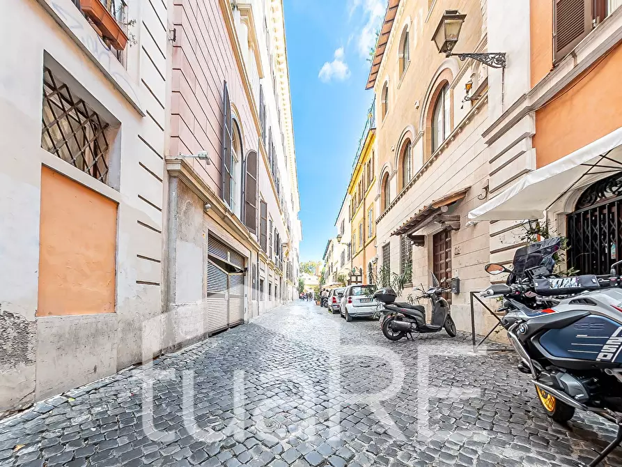Immagine 18 di Appartamento in vendita  in Piazza Di San Cosimato a Roma