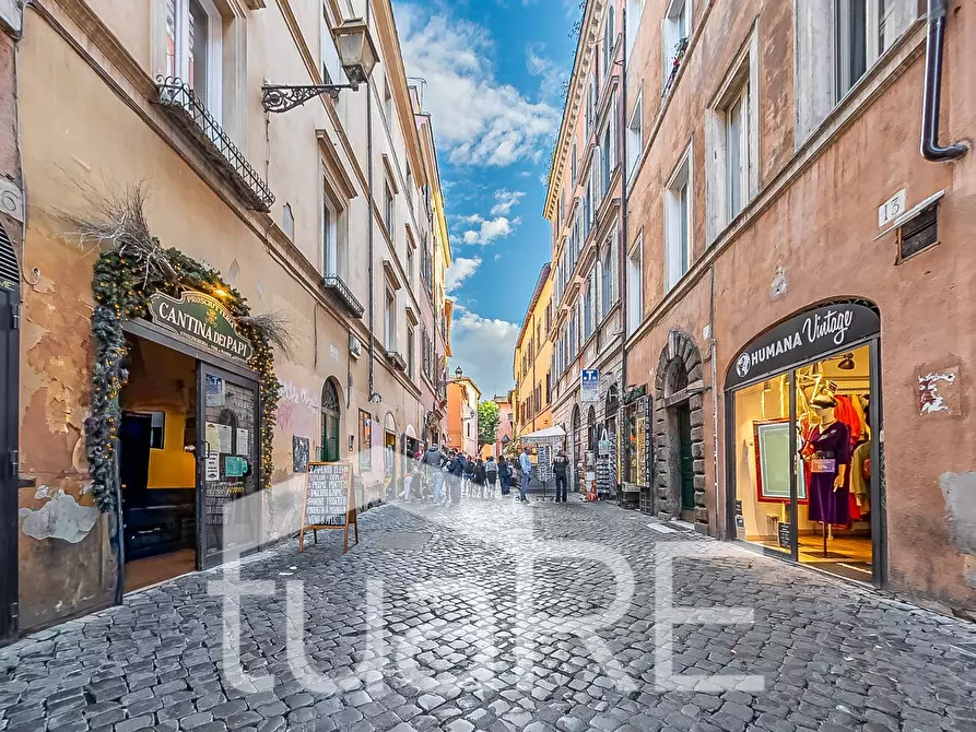 Immagine 11 di Appartamento in vendita  in Via Della Scala a Roma