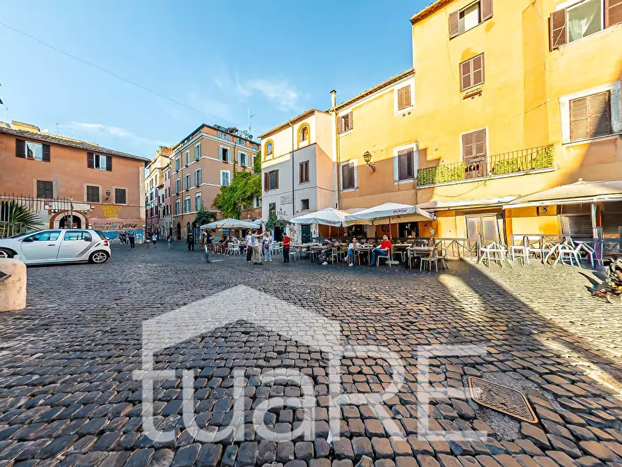 Immagine 14 di Appartamento in vendita  in Via Della Scala a Roma