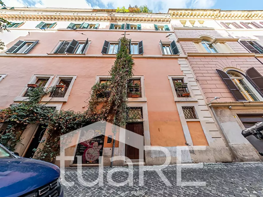Immagine 12 di Appartamento in vendita  in Piazza Di San Cosimato a Roma