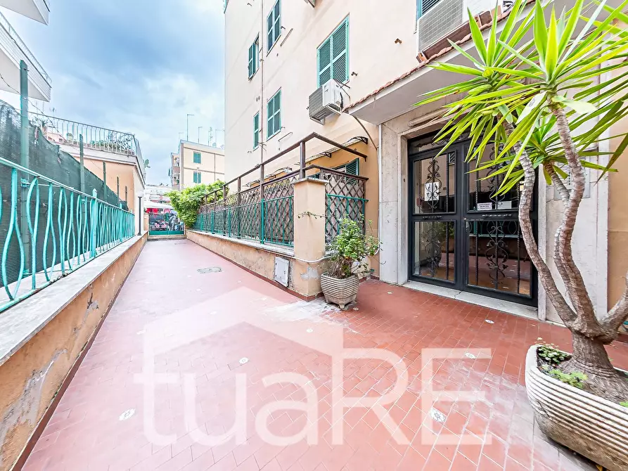 Immagine 21 di Appartamento in vendita  in Via Urbano II a Roma