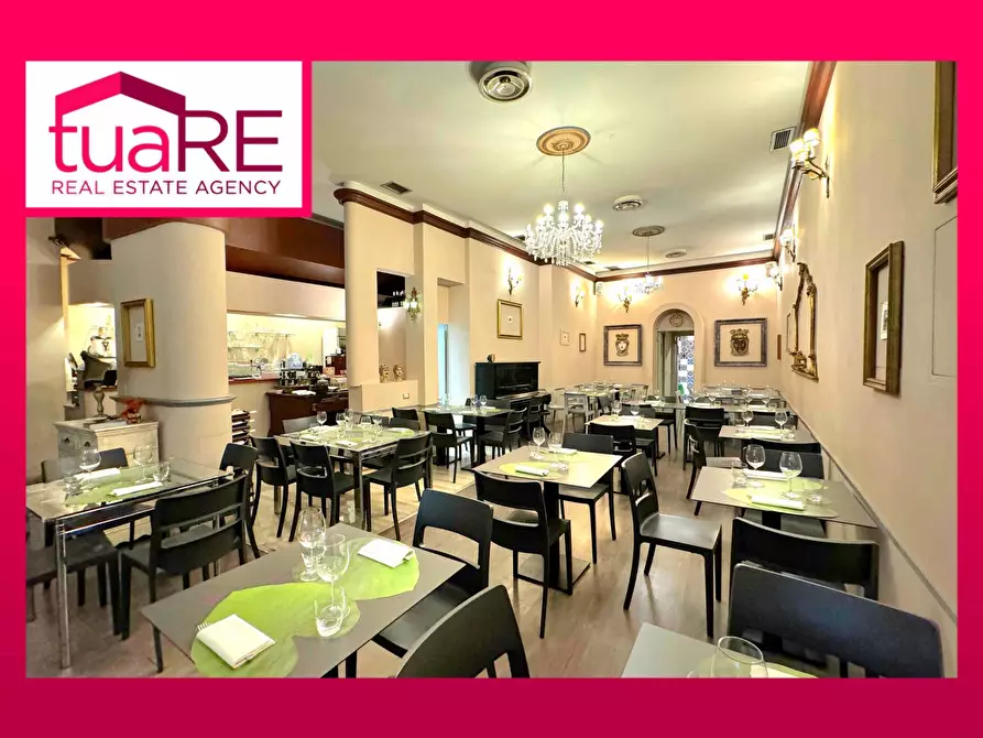 Immagine 1 di Negozio in vendita  in Via Di Ripetta a Roma