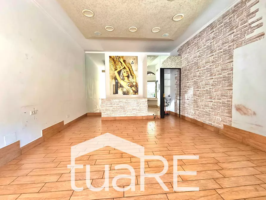 Immagine 2 di Negozio in vendita  in Via Di Panico a Roma