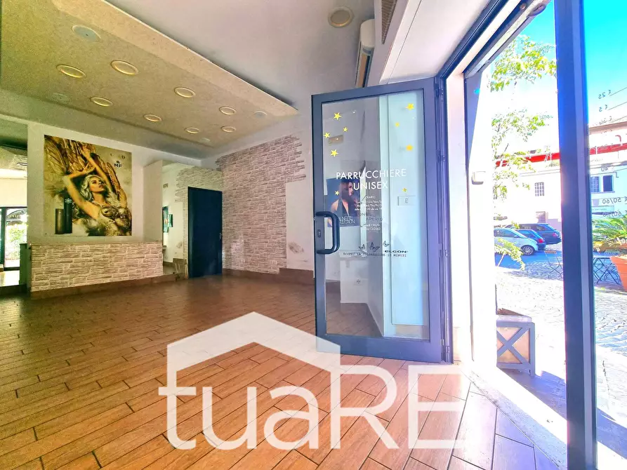 Immagine 3 di Negozio in vendita  in Via Di Panico a Roma