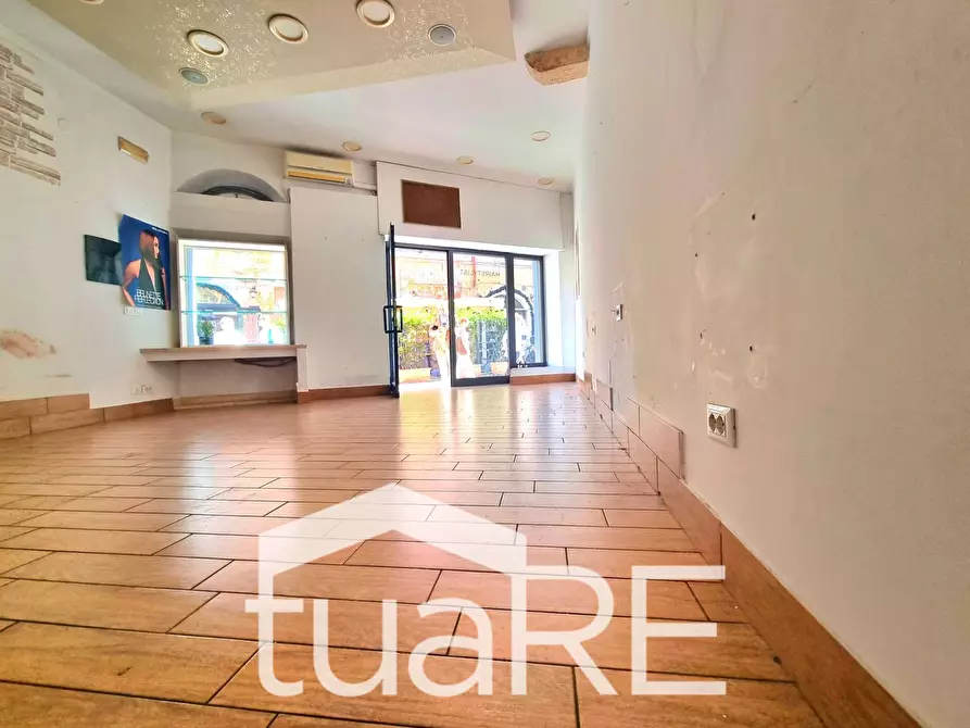 Immagine 12 di Negozio in vendita  in Via Di Panico a Roma