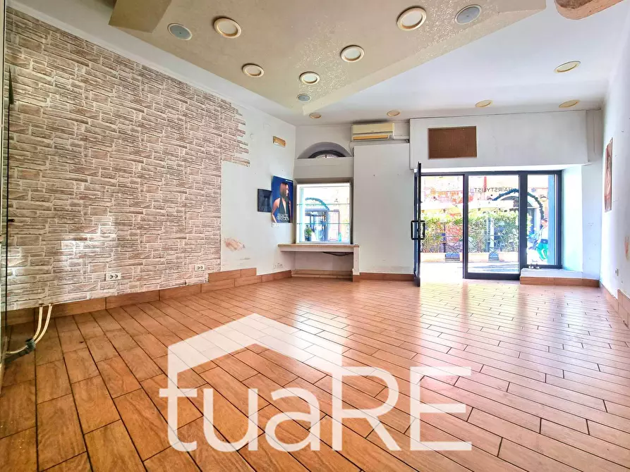 Immagine 13 di Negozio in vendita  in Via Di Panico a Roma