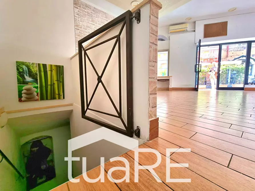 Immagine 6 di Negozio in vendita  in Via Di Panico a Roma