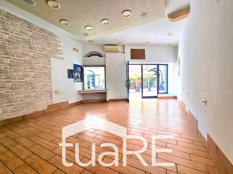 Immagine 14 di Negozio in vendita  in Via Di Panico a Roma