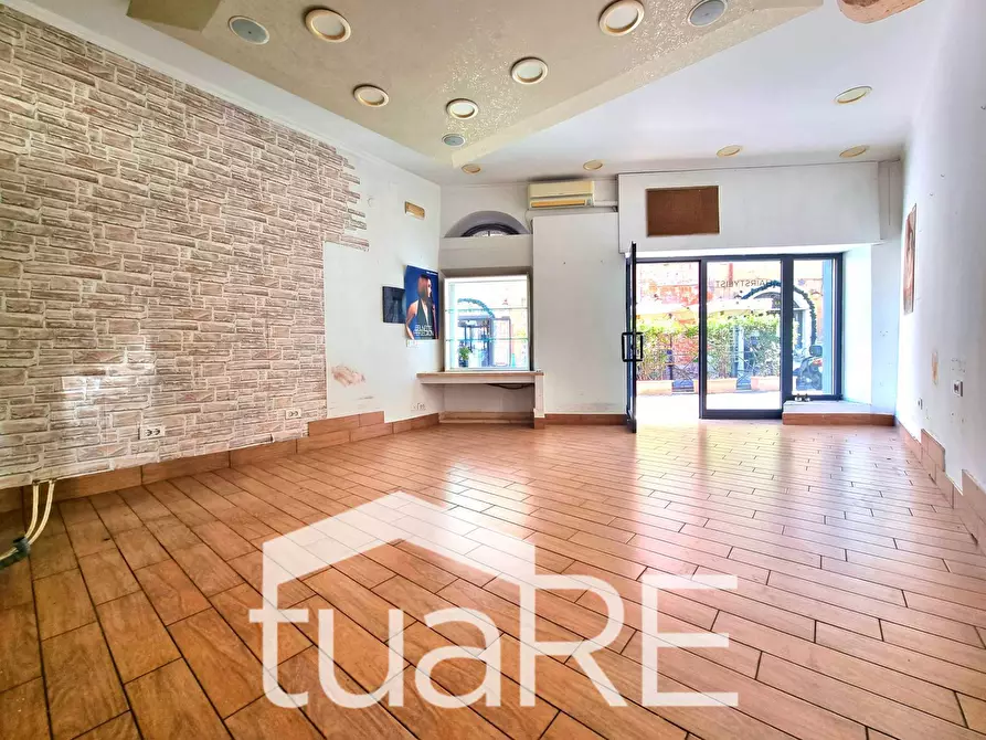 Immagine 16 di Negozio in vendita  in Via Di Panico a Roma