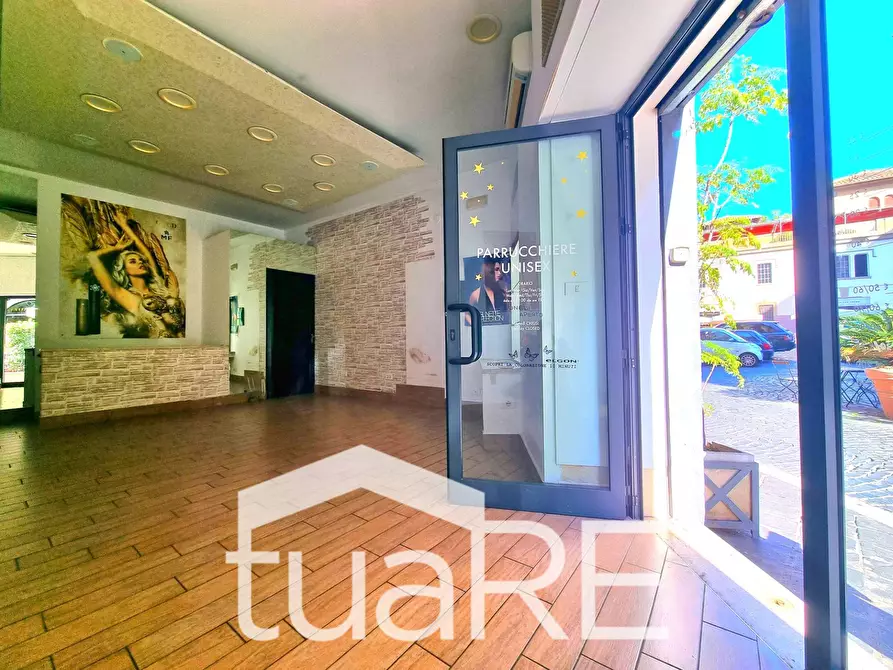 Immagine 17 di Negozio in vendita  in Via Di Panico a Roma