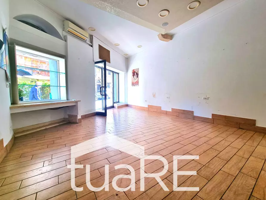 Immagine 19 di Negozio in vendita  in Via Di Panico a Roma