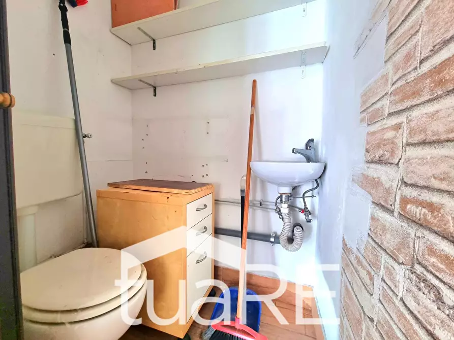 Immagine 20 di Negozio in vendita  in Via Di Panico a Roma