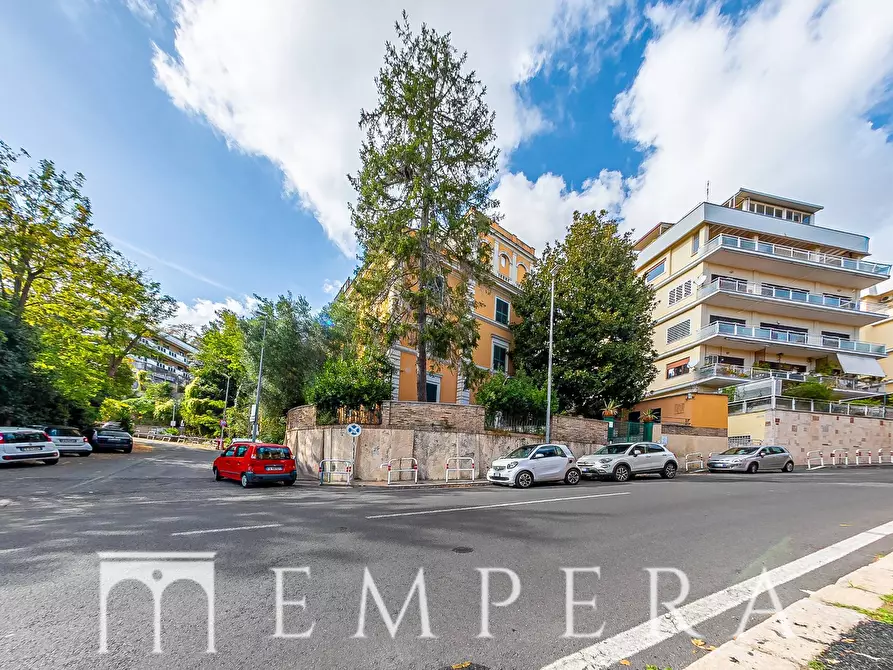 Immagine 11 di Palazzo in affitto  in Via Trionfale a Roma
