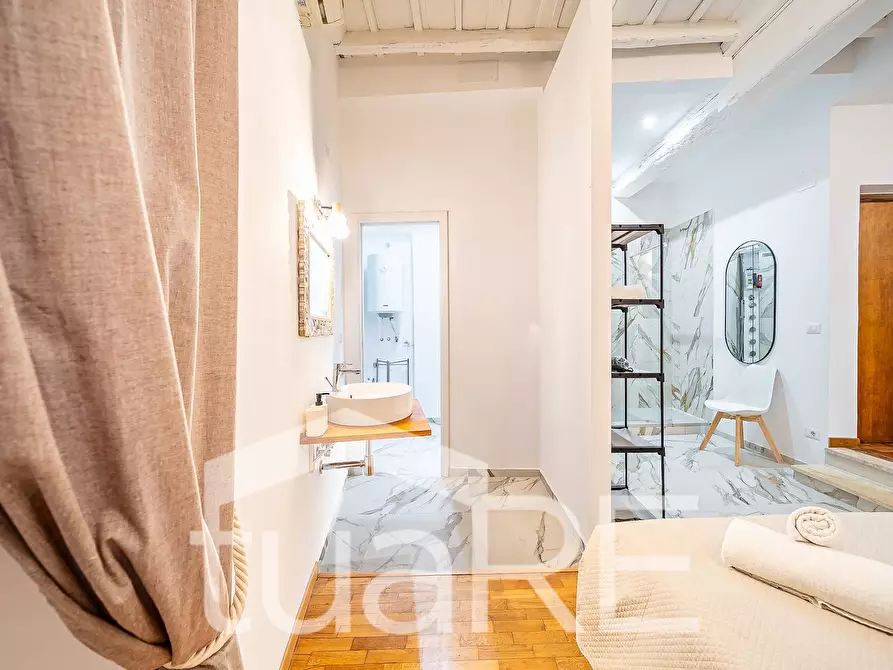 Immagine 8 di Appartamento in vendita  in Piazza Trilussa a Roma