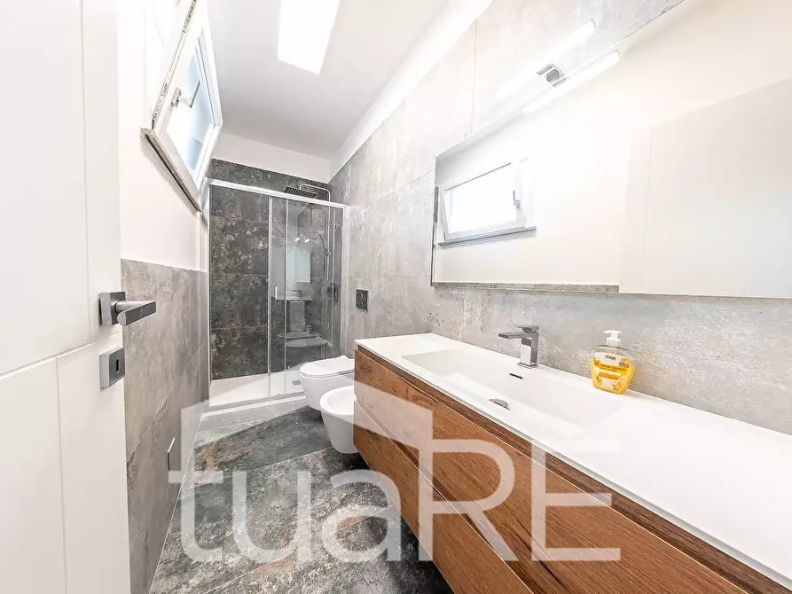 Immagine 12 di Attico in vendita  in Via Di Trasone a Roma