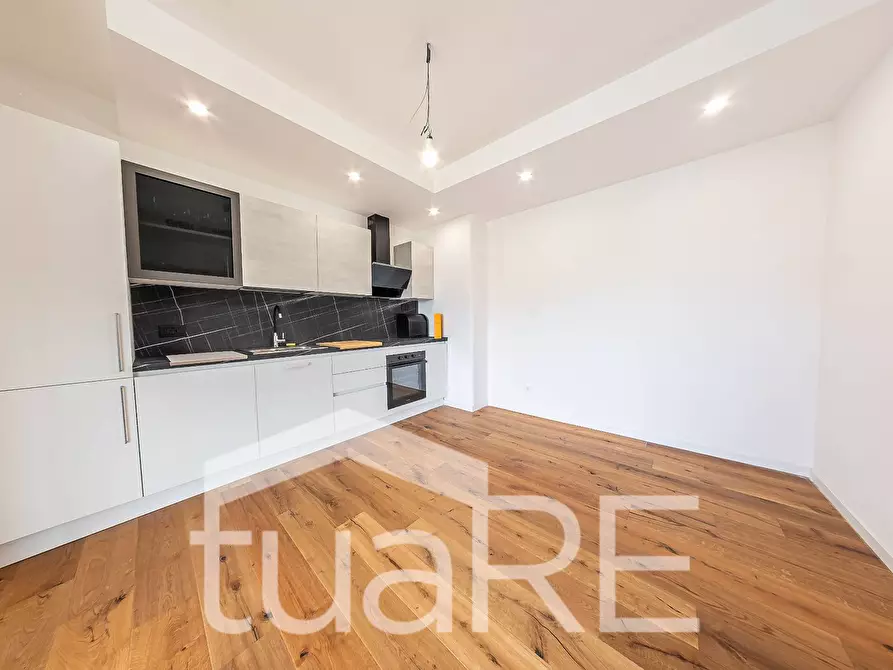 Immagine 6 di Attico in vendita  in Via Di Trasone a Roma