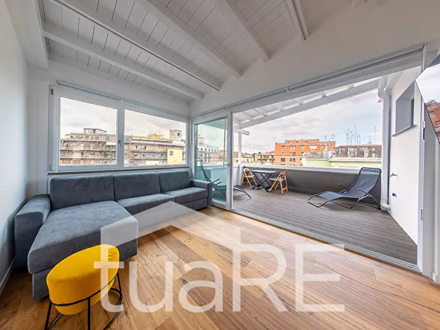 Immagine 14 di Attico in vendita  in Via Di Trasone a Roma