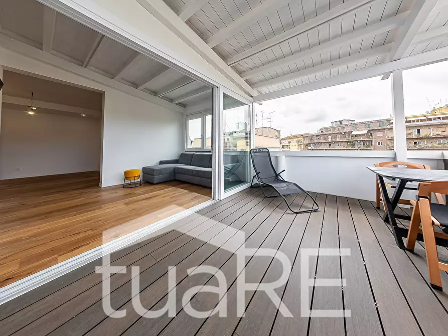 Immagine 15 di Attico in vendita  in Via Di Trasone a Roma