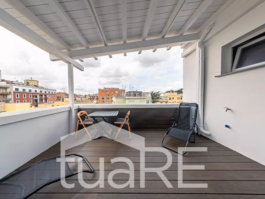 Immagine 19 di Attico in vendita  in Via Di Trasone a Roma