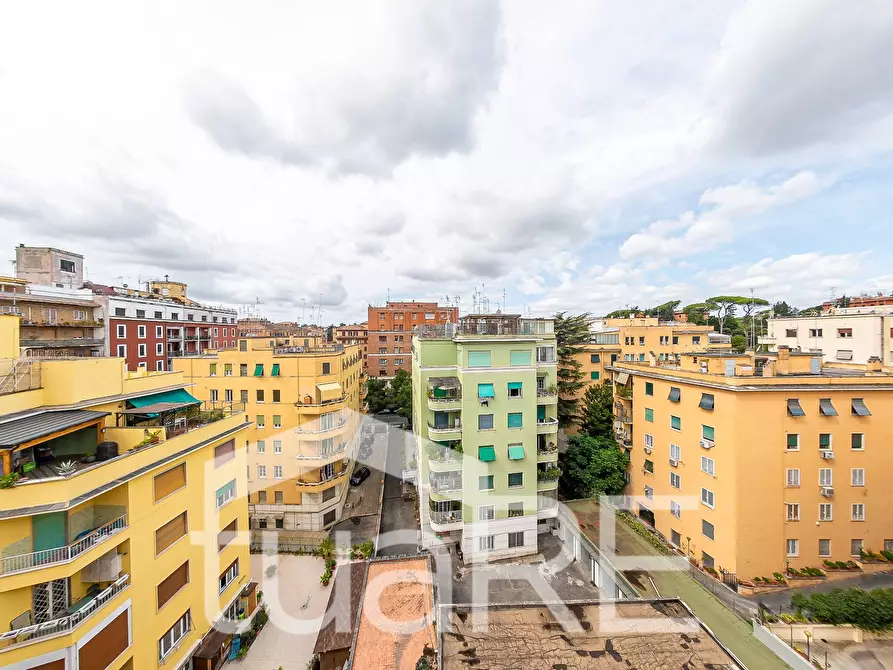 Immagine 21 di Attico in vendita  in Via Di Trasone a Roma