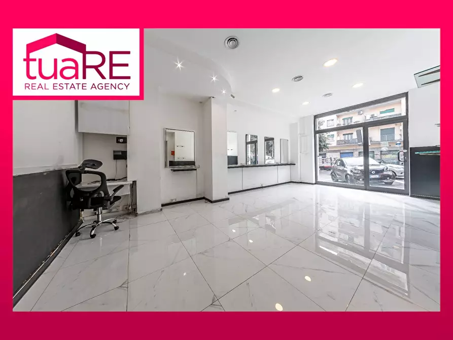 Immagine 1 di Negozio in affitto  in Via Baldo Degli Ubaldi a Roma